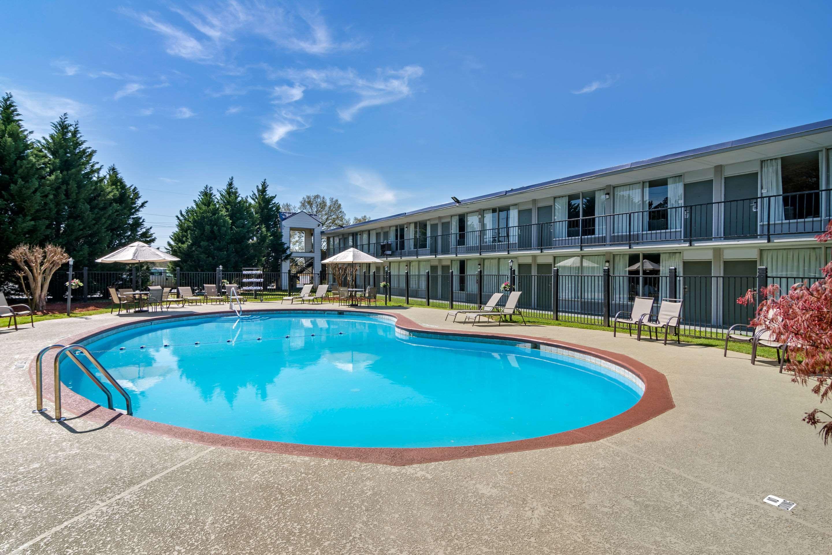 Quality Inn & Suites Cartersville Bagian luar foto